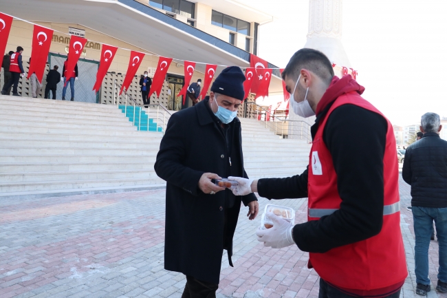 Elazığ depreminde hayatını kaybedenler için mevlit okutuldu