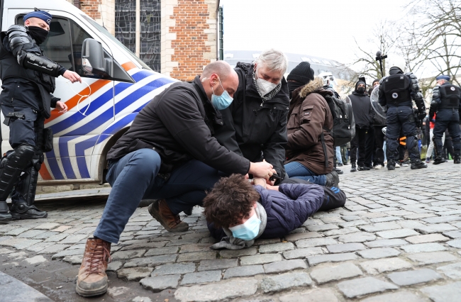 Brüksel'de ırkçılık ve polis şiddeti karşıtı protesto