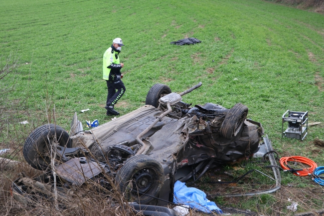 Tekirdağ'da otomobil ile kamyonet çarpıştı: 2 ölü, 4 yaralı