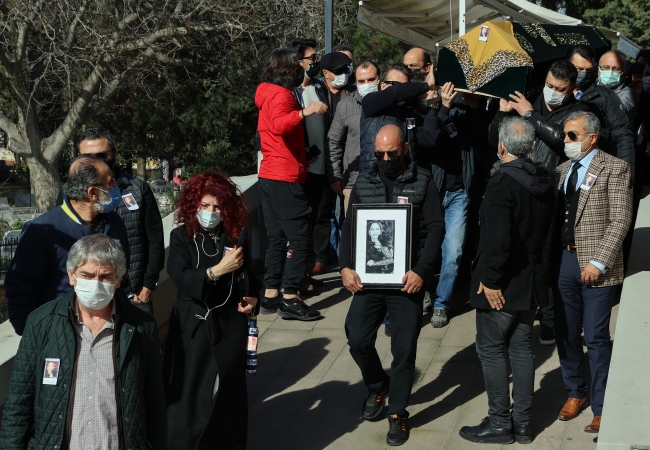 Sanatçı Hüner Coşkuner son yolculuğuna uğurlandı