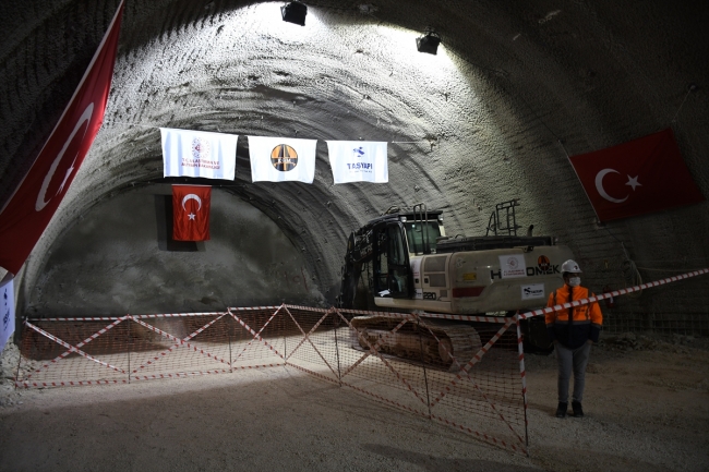 Kırkdilim Geçişi'ndeki "T2 Tüneli"nde ışık göründü