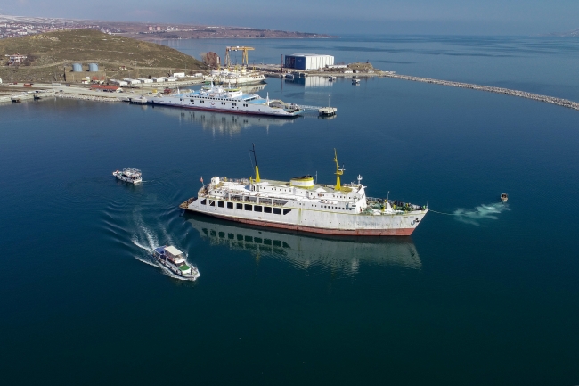 Atıl feribot Van Gölü'nde yüzen otel olacak