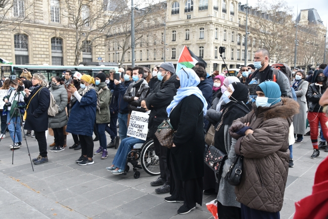 Paris'te Müslümanları hedef alan yasa tasarısı protesto edildi