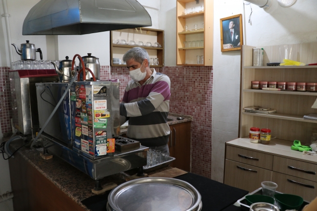 Edirne'de yeme içme yerleri müşteri kabul etmeye başladı