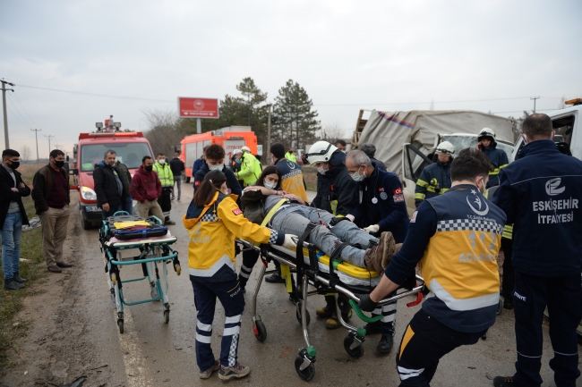 Eskişehir'de zincirleme kaza: 1 ölü, 5 yaralı