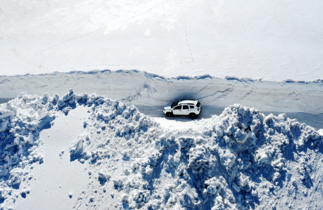 Nemrut Krater Gölü'nün yolu 10 metre kardan temizleniyor