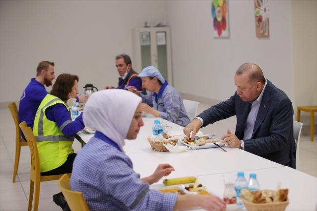 Cumhurbaşkanı Erdoğan, işçilerle iftar yaptı