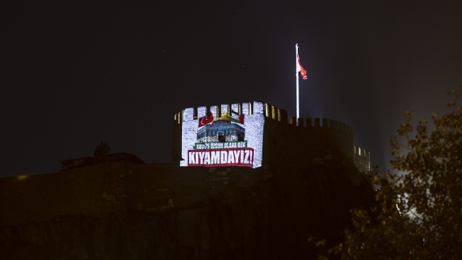 Ankara Kalesi Filistin'e destek için ışıklandırıldı