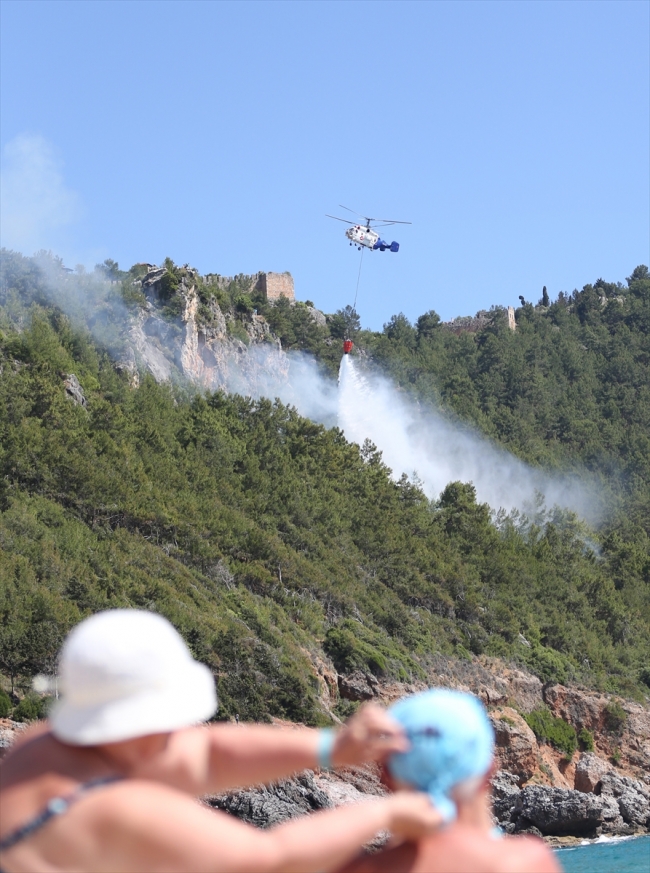 Alanya'da çıkan orman yangını söndürüldü