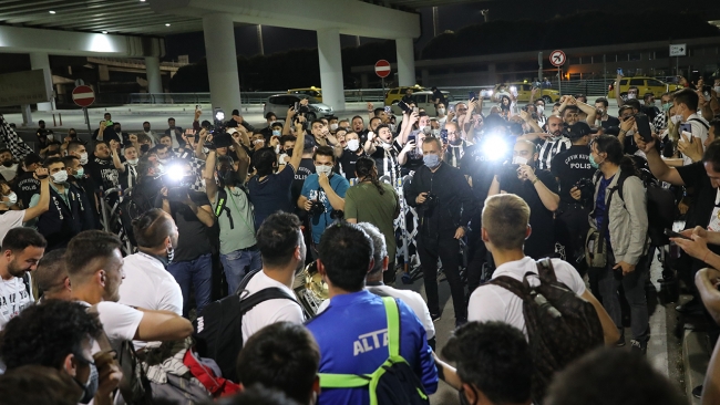 Süper Lig'e yükselen Altay'a İzmir'de coşkulu karşılama