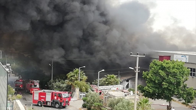 Mersin'de fabrika yangını