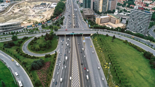 İstanbul'da kısıtlama sonrası trafik yoğunluğu başladı