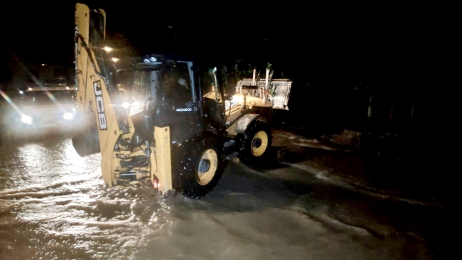 Düzce'de dereler taştı, evleri su bastı