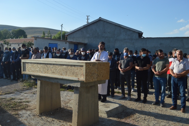 Afyonkarahisar'da sulama göletine giren 2 kardeş boğuldu