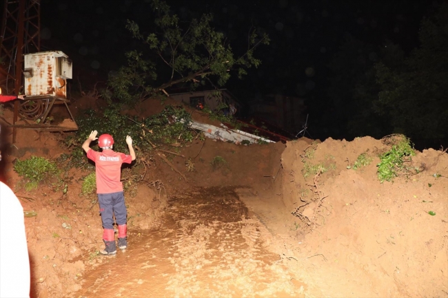 Rize'de sağanak: 3 ölü, 5 kayıp