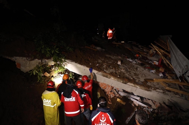 Rize'de sağanak: 3 ölü, 5 kayıp