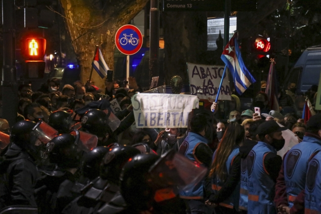 Arjantin'de Küba'daki protestolar nedeniyle gösteri düzenlendi