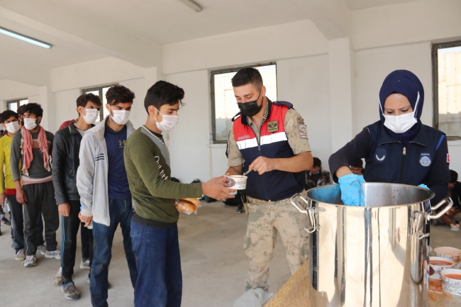 Van'da 73 düzensiz göçmen yakalandı