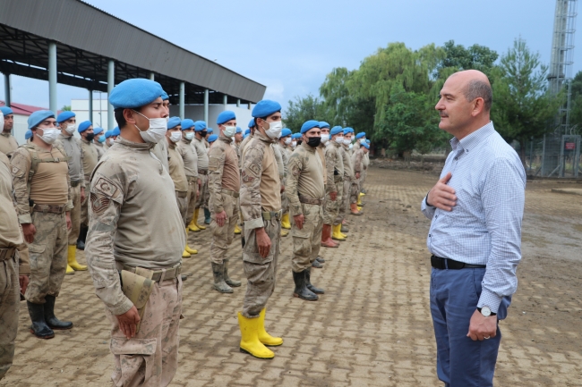 Bakan Soylu'dan Arhavi'deki çalışmalara katılan personele teşekkür