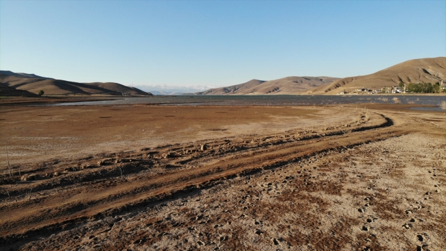 Demirözü Barajı'nda sular yaklaşık 20 metre çekildi