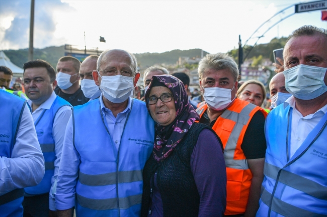 Kılıçdaroğlu sel bölgesinde incelemelerde bulundu