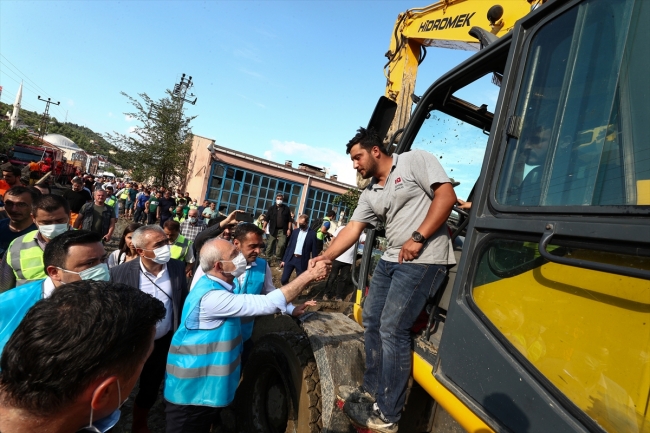 Kılıçdaroğlu sel bölgesinde incelemelerde bulundu