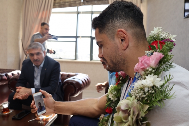 Taha Akgül'den Kastamonu'daki afetzedelere bağış