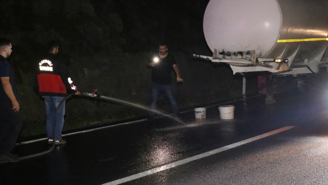 Bolu'da tankerden sızan metanol ulaşımda aksamaya neden oldu