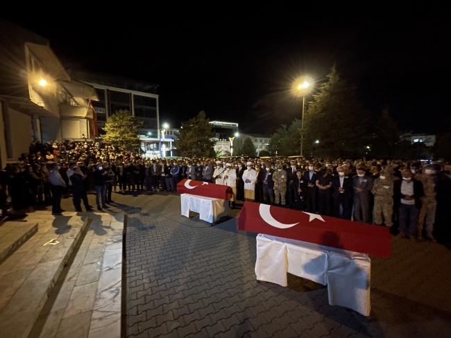 PKK'lı teröristlerin şehit ettiği işçiler son yolculuklarına uğurlandı