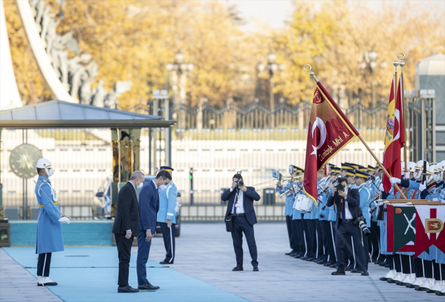 İspanya Başbakanı Sanchez'e resmi karşılama