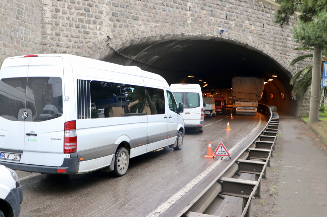 Karadeniz Sahil Yolu'ndaki kaza trafiği aksattı