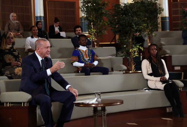 Cumhurbaşkanı Erdoğan Afrikalı gençlerle buluştu