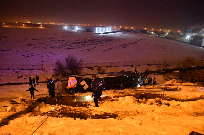 Gaziantep'te yolcu otobüsü devrildi: 28 yaralı