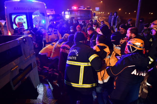 Gaziantep'te yolcu otobüsü devrildi: 28 yaralı