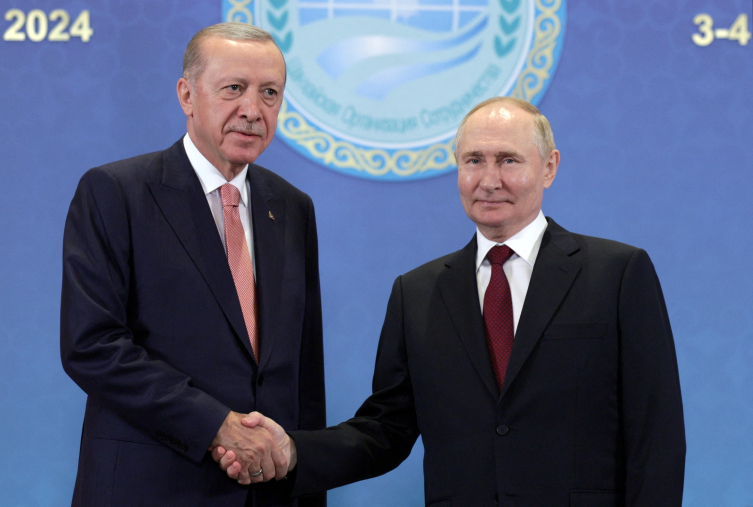 Putin: Dünyadaki tüm zorluluklara rağmen Türkiye ile ilişkiler adım adım ilerliyor