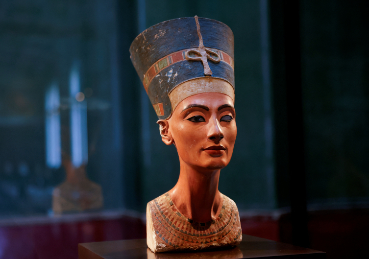 Mısır'da Nefertiti büstünün Almanya'dan iadesi için kampanya başlatıldı