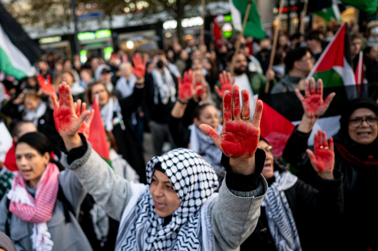 ABD Başkanı Biden, Berlin ziyaretinde protesto edildi