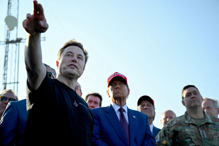 Trump, SpaceX'e ait Starship roketinin fırlatılmasını Musk'la izledi