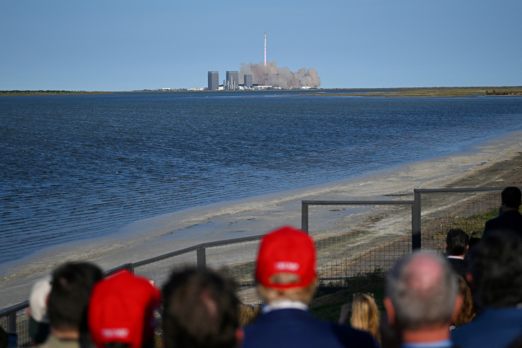 Trump, SpaceX'e ait Starship roketinin fırlatılmasını Musk'la izledi