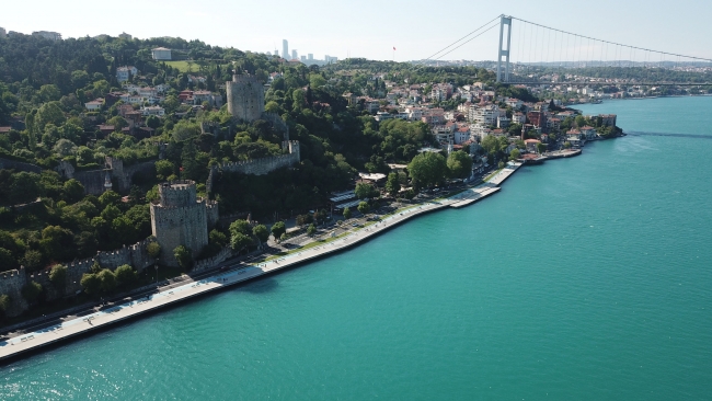 İstanbul Boğazı turkuaza büründü