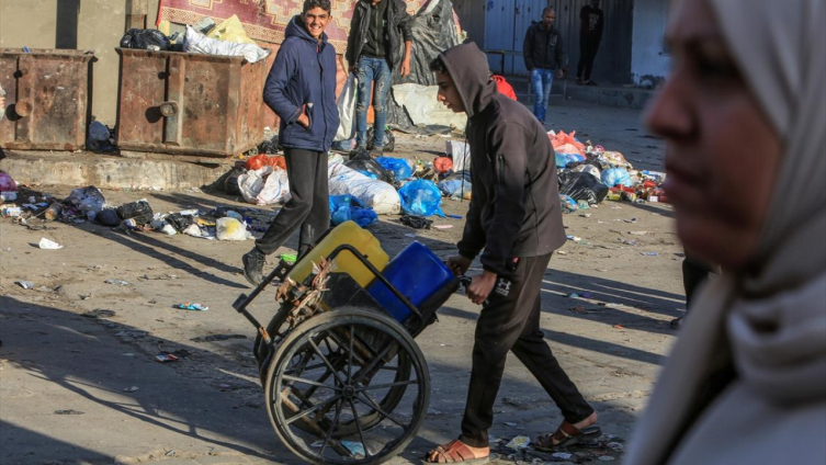 Gazze’de açlık ve susuzluk kol geziyor