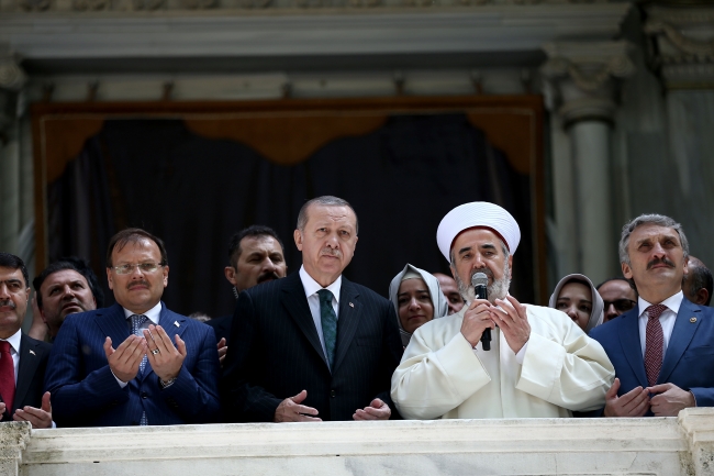 Restorasyonu biten Nusretiye Camii ibadete açıldı