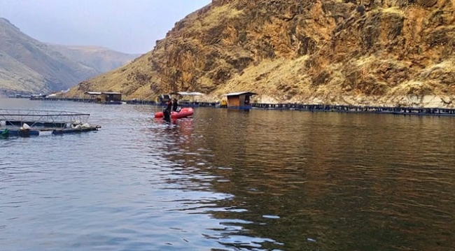 Fırat Nehri'ne devrilen kamyonetin sürücüsü 10 gündür aranıyor