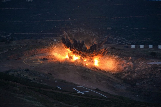 Atak ve Kobra helikopterleri, Efes-2018 Tatbikatı'nda hünerlerini sergiledi