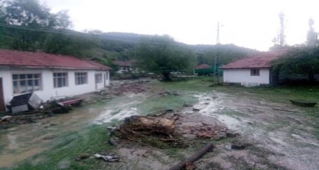 Kızılcahamam'da aşırı yağış sele neden oldu