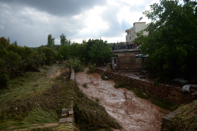 Kilis'te sağanak yağış sele neden oldu