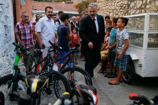 Cumhurbaşkanı Erdoğan'dan Suriyeli çocuklara bayram hediyesi