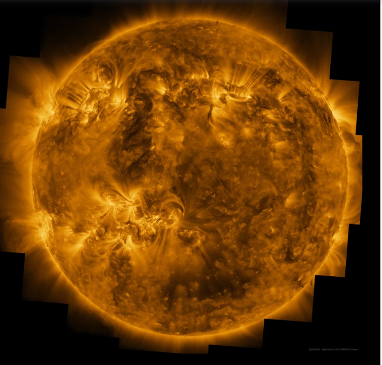 Yüksek çözünürlüklü görüntüde, Extreme Ultraviolet Imager ile gözlemlenen UV ışığında güneş ve koronası görülüyor. Avrupa Uzay Ajansı