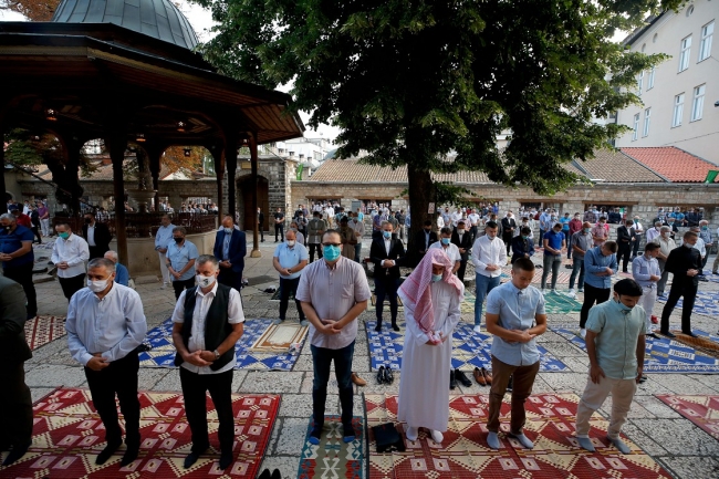 Müslümanlar Kurban Bayramı'na COVID-19 gölgesinde girdi