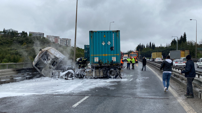 Anadolu Otoyolu'nda tır yangını: İstanbul istikameti trafiğe kapatıldı